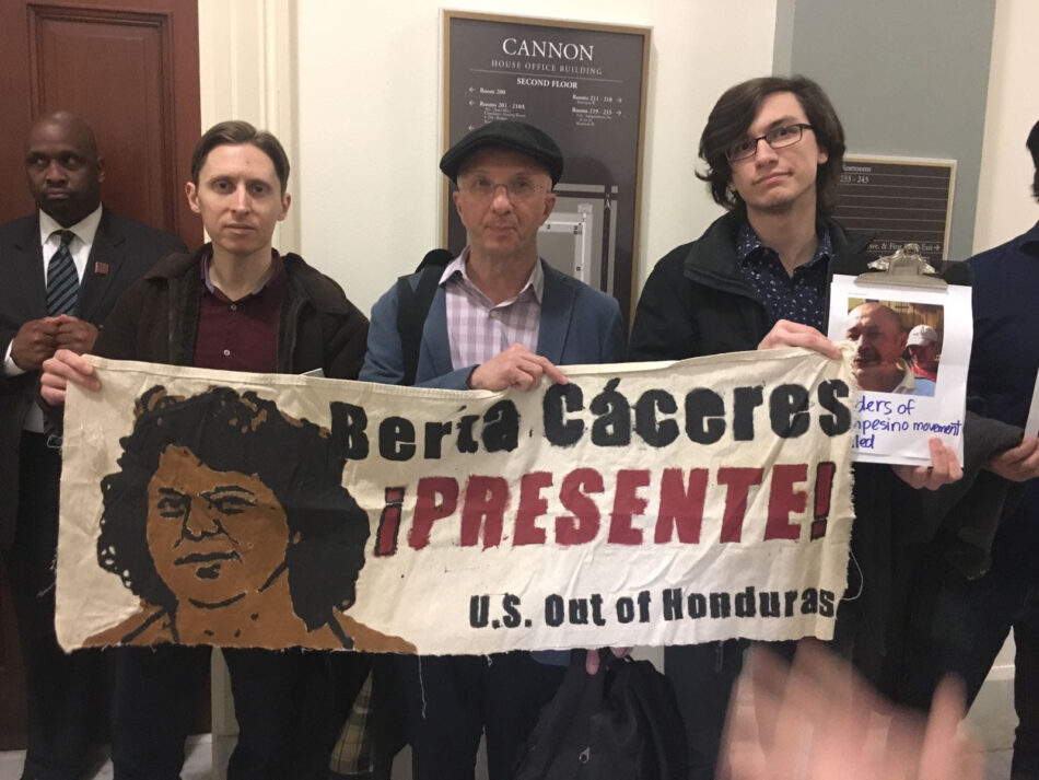 Familiares de Berta Cáceres se confrontan con presidente de Honduras en el Congreso de EEUU