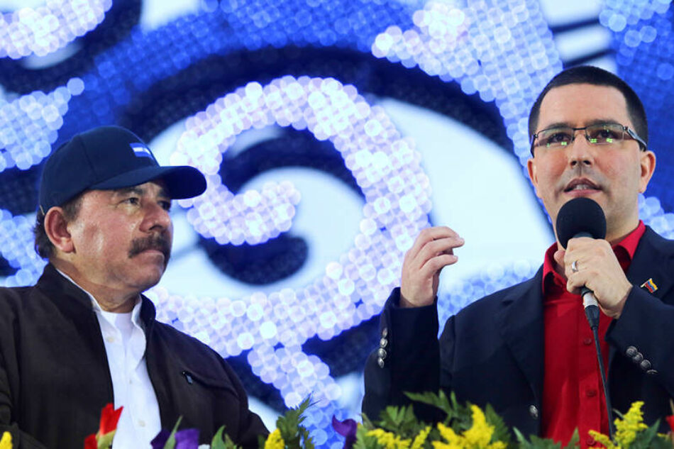 Ortega arriba a Venezuela para participar en homenaje a Chávez