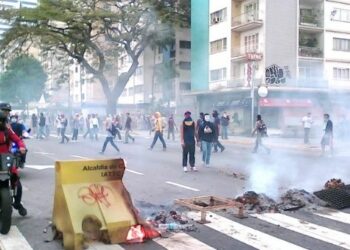 Crónica desde adentro de la violencia callejera