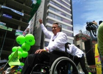 Lenín Moreno asume obligación revolucionaria de superar a Correa