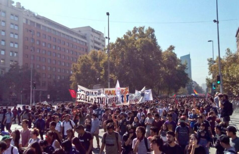 Chile: Decenas de miles de estudiantes volvieron a las calles por una ley de educación gratuita