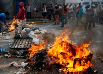 Reuters admite que protestas en Venezuela son violentas