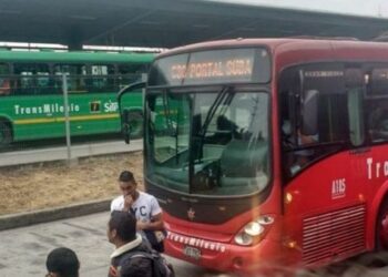 Colombianos protestan por aumento en la tarifa del pasaje