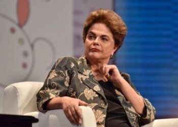 Rousseff: Retorno del neoliberalismo atenta contra democracia