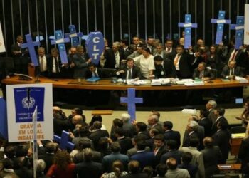 Cámara de Diputados brasileña aprueba reforma laboral de Temer
