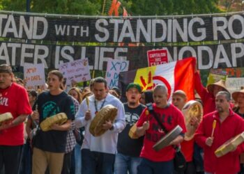 Protesta internacional contra el BBVA para exigir su desinversión en el oleoducto DAPL