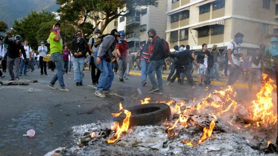 Joven quemado por grupos violentos de derecha venezolana recibe atención médica