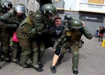 Así fue la violenta represión a marcha de estudiantes en Chile