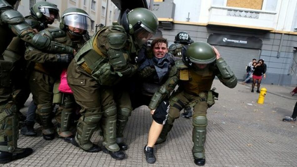 Así fue la violenta represión a marcha de estudiantes en Chile