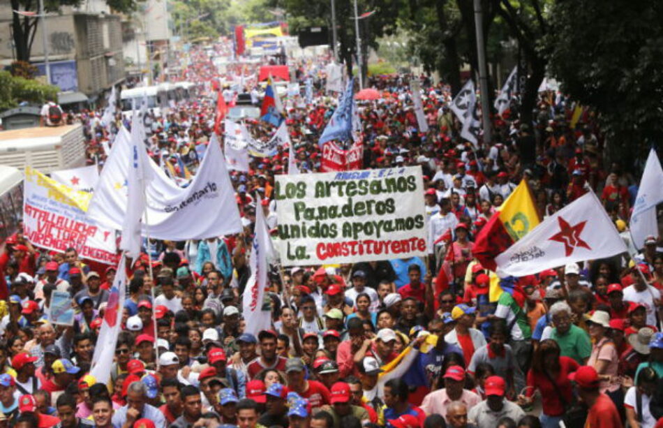 Miles de comuner@s marcharon hasta Miraflores (Venezuela): “Con la Constituyente, las Comunas entrarán en la Constitución”