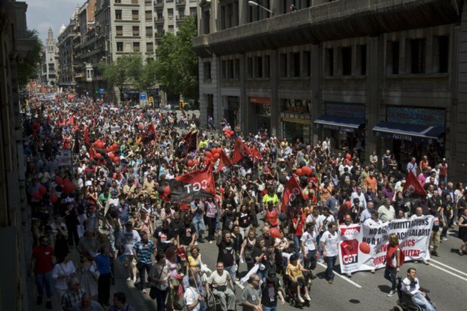 Miles de personas salen a la calle el 1º de Mayo para recuperar derechos y libertades