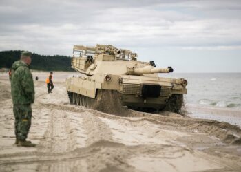 La OTAN inicia una serie de maniobras militares a unos 35 kilómetros de la frontera rusa