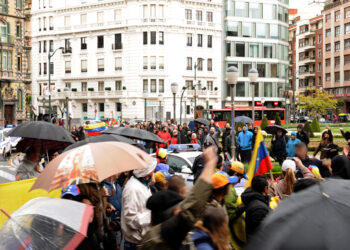 `Chávez presente, Maduro presidente´: concentración antifascista hizo frente en Bilbao al antichavismo golpista