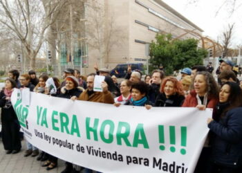 Las firmas de la ILP del derecho a la vivienda llegan a la Asamblea de Madrid