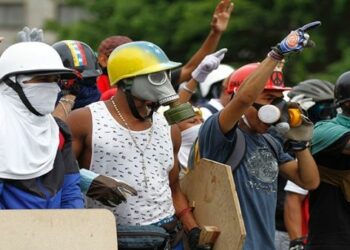 «Tiene que morir por ser chavista», le decían opositores a joven quemado vivo