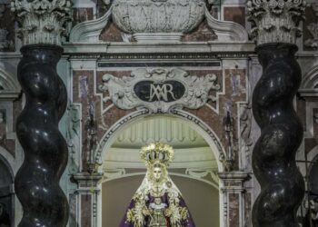 El Ayuntamiento de Cádiz galardona a la Virgen, imponiendo  un símbolo religioso a toda la ciudadanía