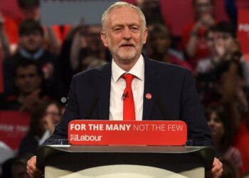 Jeremy Corbyn pide la renuncia de May por los recortes en la Policía