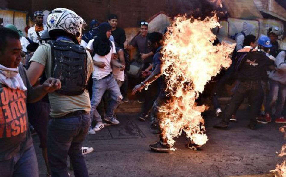 Falleció joven quemado y apuñalado en Caracas tras ser acusado de “chavista”
