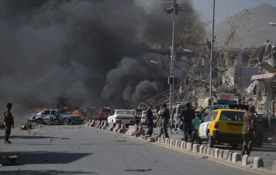 Afganistán: Al menos 80 muertos en un atentado suicida con camión bomba en Kabul. Los Talibanes niegan su vinculación con este hecho