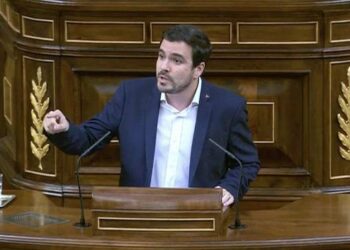 Garzón exige a Montoro que dimita y apunta a la “asunción de inmediatas y ejemplares responsabilidades políticas” en el Gobierno tras tumbar el Constitucional la amnistía fiscal del PP