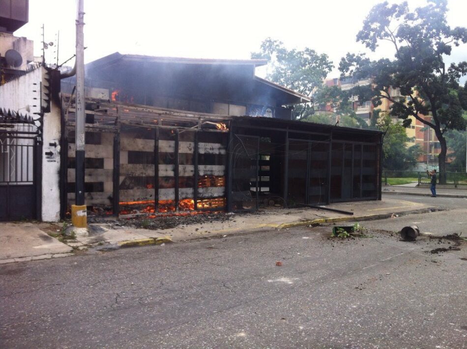 Fascistas Incendian sede de festival “Otro Beta” tras manifestación en Maracay (Venezuela)
