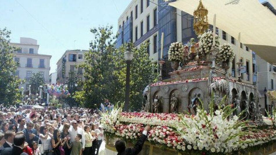 Granada Laica considera una «aberración predemocrática» la presencia institucional en la procesión del Corpus
