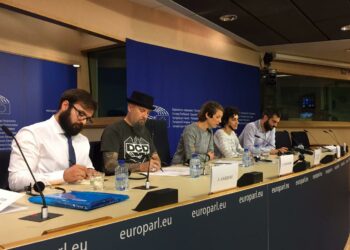 IU traslada a Bruselas la “persecución” a tuiteros activistas en el Estado español