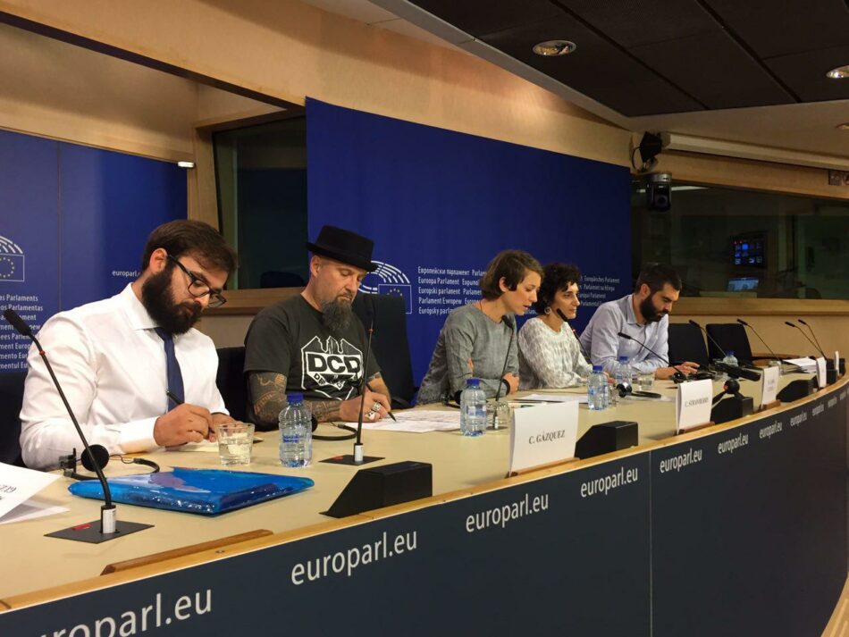 IU traslada a Bruselas la “persecución” a tuiteros activistas en el Estado español