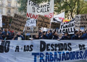 Argentina: Trabajadores despedidos de Pepsico se manifestaron frente al Obelisco y marcharon a Trabajo