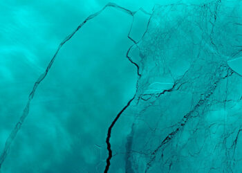 Aparece una nueva grieta en la Antártida tras el desprendimiento de un colosal iceberg