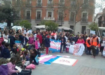 Colectivos de personas transexuales y familias se sienten decepcionados e indignados con la creación de una “Unidad de Atención para Menores Trans” en Galicia