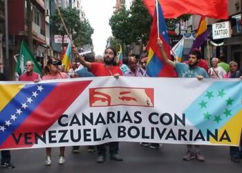 Medio millar de personas se manifiestan en Gran Canaria en apoyo al proceso Bolivariano de Venezuela