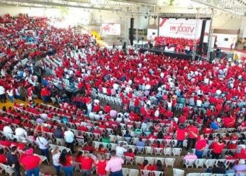 FMLN presenta candidatos para los comicios de 2018