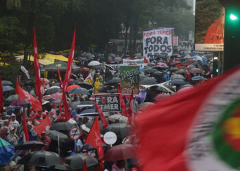 El día de la votación contra Temer, Frente Brasil Popular llama actos en todo el país / Oposición lucha por la admisión de la denuncia contra Michel Temer