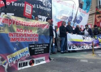 Grupos argentinos realizan movilización en apoyo a Venezuela