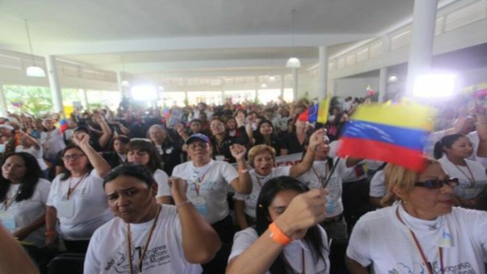Congreso Binacional de Mujeres rechaza ataques de Juan Manuel Santos a Venezuela