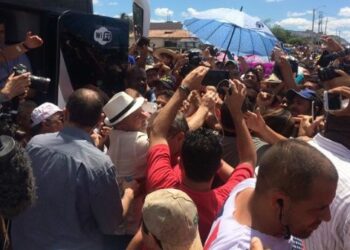 Lula sigue recorriendo estados pobres de Brasil en su caravana