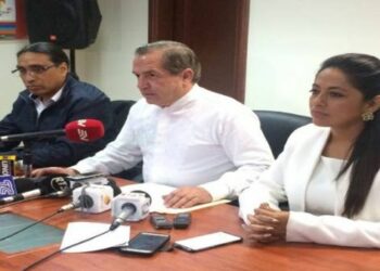 Dimiten 3 funcionarios del Gobierno de Ecuador
