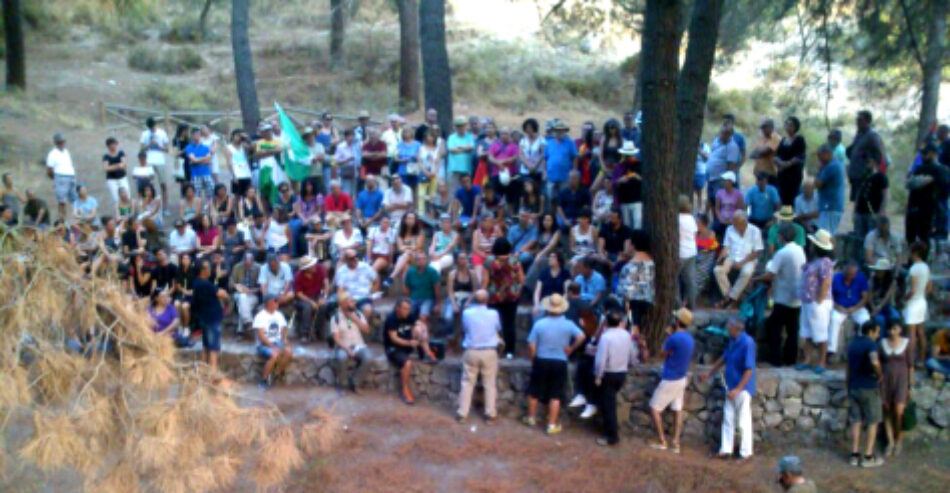 Homenaje en Granada ante una fosa donde permanecen enterrados más de dos mil republicanos