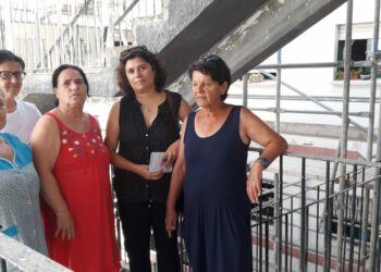 80 familias del Palomar (Sanlúcar) malviven entre andamiajes y techos apuntalados