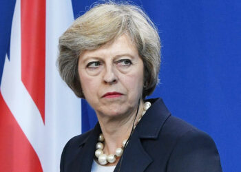 Primera ministra británica reafirma que no renunciará