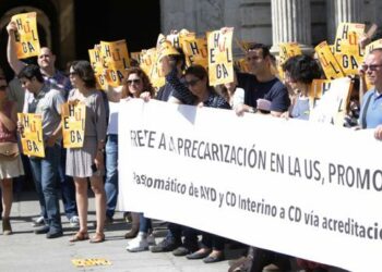 Los profesores ayudantes e interinos denuncian los “servicios máximos” impuestos por la Junta y califican de “papel mojado” las promesas de la US