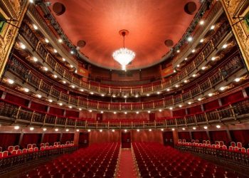 El Teatro Español estrena HOME, un proyecto solidario que recaudará fondos para el trabajo en Jordania de Alianza por la Solidaridad con las refugiadas sirias