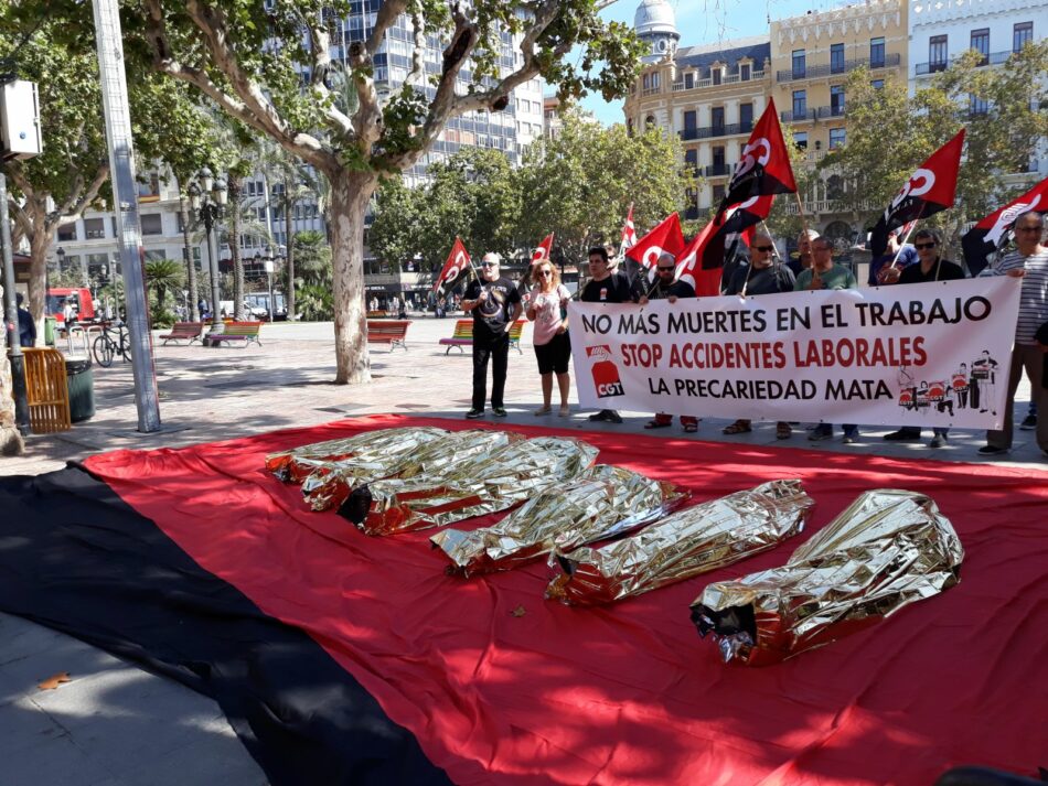 CGT protesta en València contra la precariedad y las muertes en el trabajo