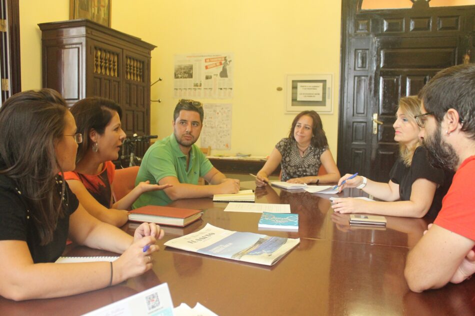 IU y Participa lamentan que el Centro de Inserción Social de Sevilla siga careciendo de un servicio de transporte público regular