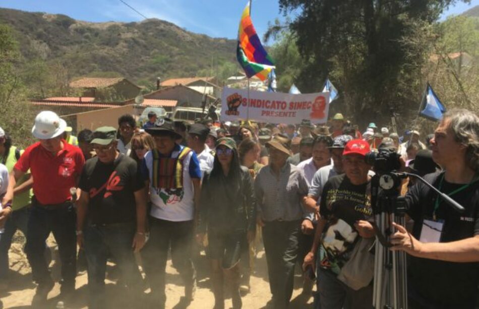 En La Higuera miles de personas encabezadas por Evo Morales revindicaron al Che Guevara