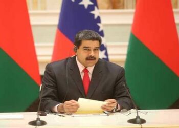 Maduro llama a la defensa de la paz en su llegada a Bielorrusia