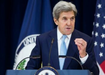 Kerry: Trump pone en peligro los intereses de seguridad nacional de EEUU