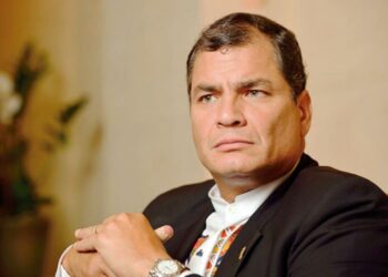 Correa a RT: «Si siguen destruyendo mi patria, volveré a la presidencia»