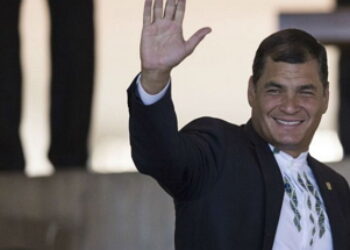 Rafael Correa anuncia su regreso a Ecuador el 24 de noviembre